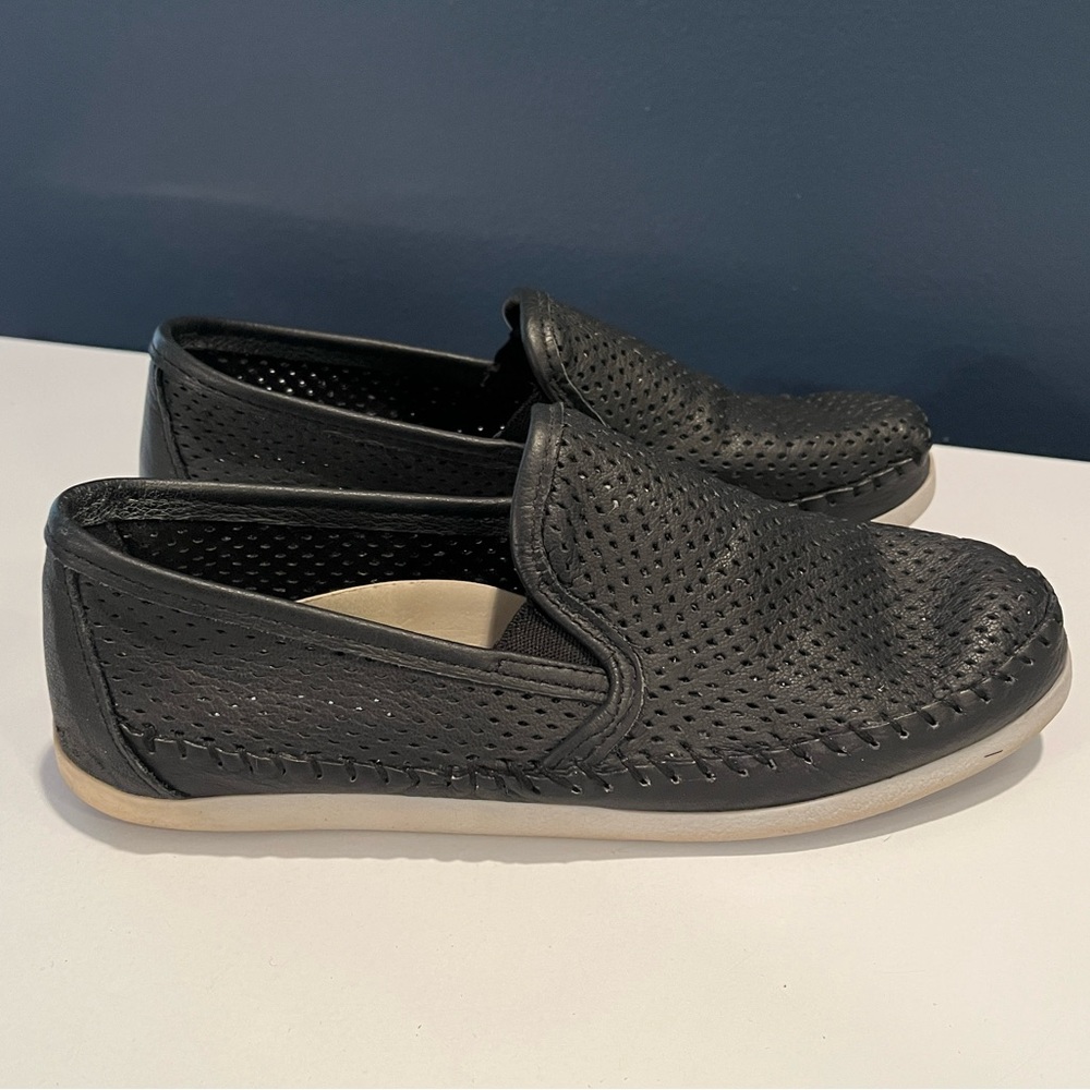 Minnetonka leather shoes. Size 9